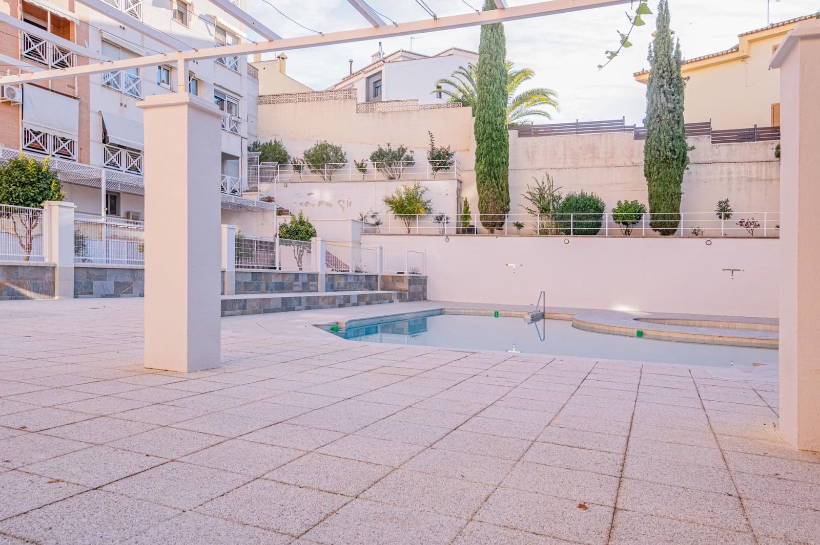 3 bedroom Flat for sale in Cenes de la Vega with pool garage - € 199,000 (Ref: 9446311)