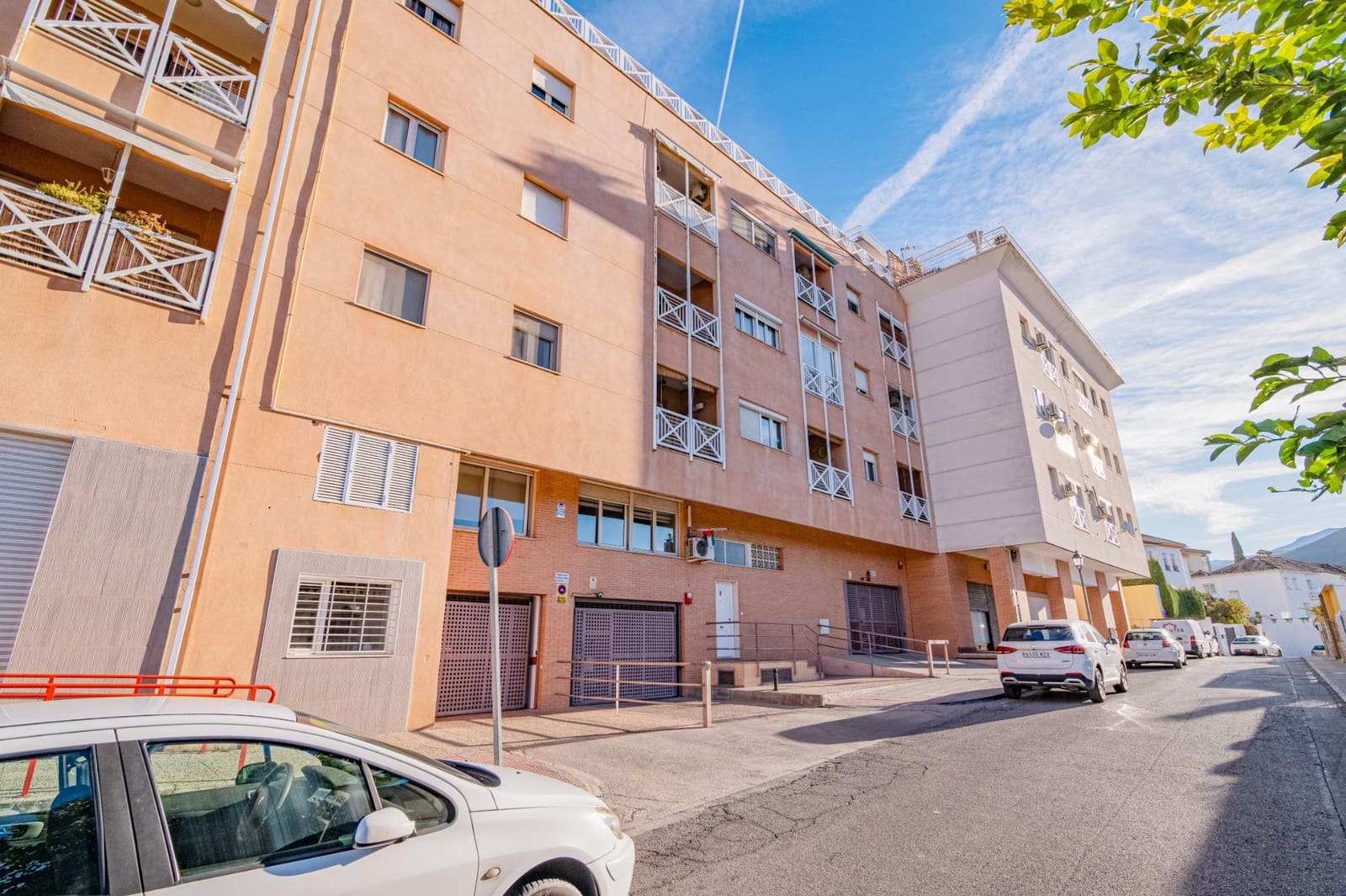 3 bedroom Flat for sale in Cenes de la Vega with pool garage - € 199,000 (Ref: 9446311)