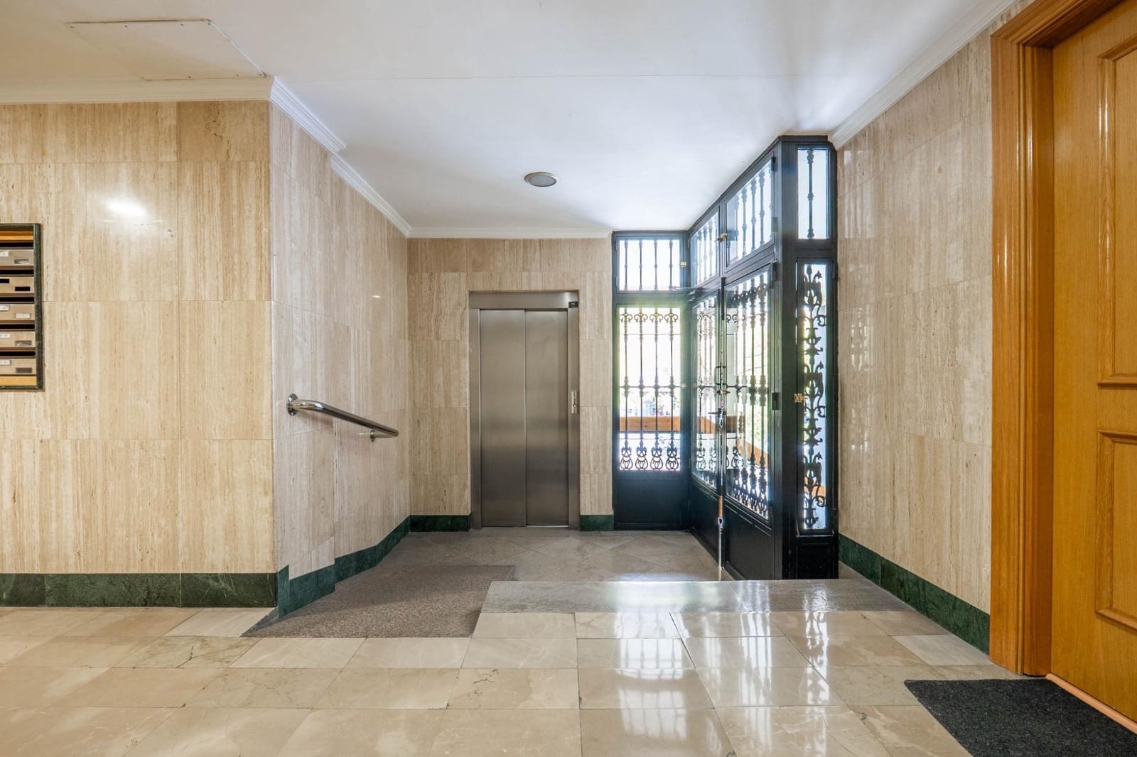 Ático de 5 habitaciones en Granada ciudad en venta - 539.900 € (Ref: 9449151)