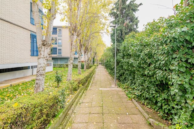 4 camera da letto Appartamento in vendita in Granada città con garage - 165.000 € (Rif: 9450622)