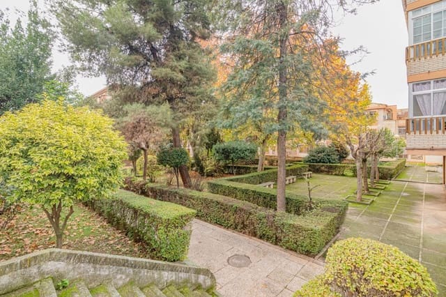 4 camera da letto Appartamento in vendita in Granada città con garage - 165.000 € (Rif: 9450622)