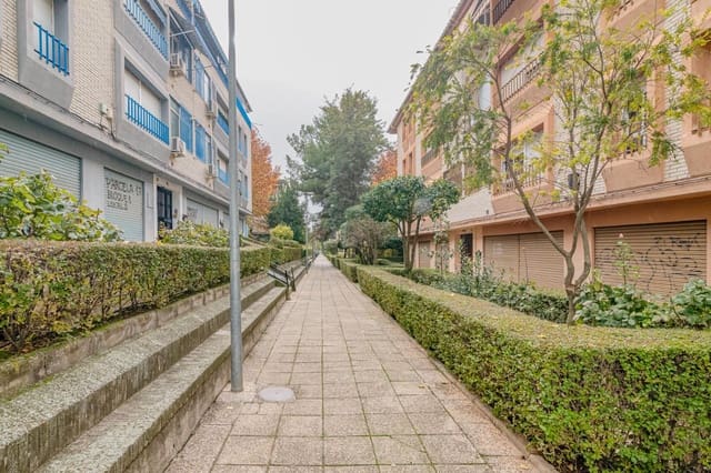 4 camera da letto Appartamento in vendita in Granada città con garage - 165.000 € (Rif: 9450622)