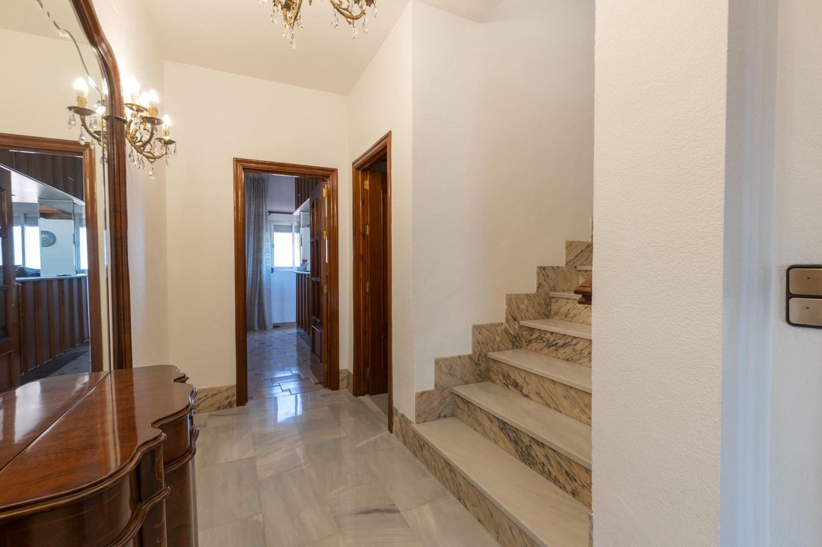 10 camera da letto Villetta Bifamiliare in vendita in Jun con garage - 540.000 € (Rif: 9450625)