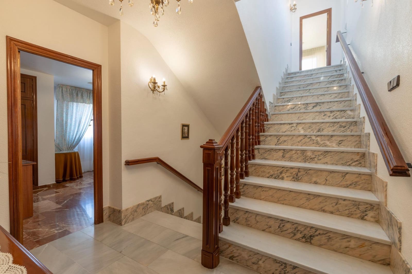 10 camera da letto Villetta Bifamiliare in vendita in Jun con garage - 540.000 € (Rif: 9450625)