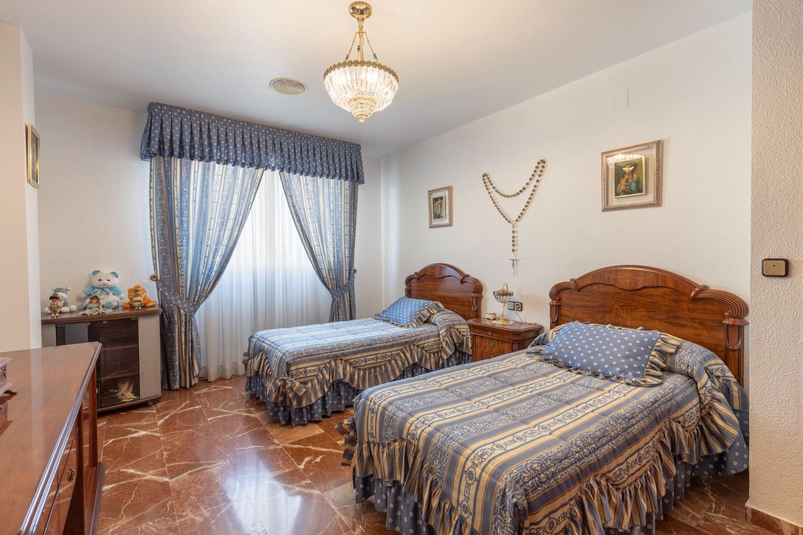 10 camera da letto Villetta Bifamiliare in vendita in Jun con garage - 540.000 € (Rif: 9450625)