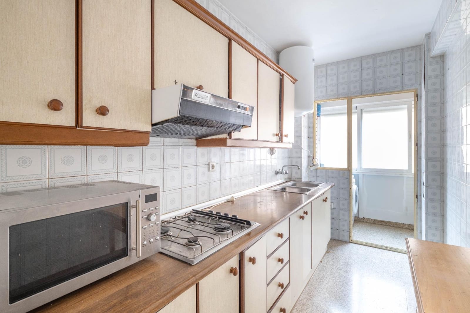 Piso de 3 habitaciones en Granada ciudad en venta - 215.000 € (Ref: 9462060)