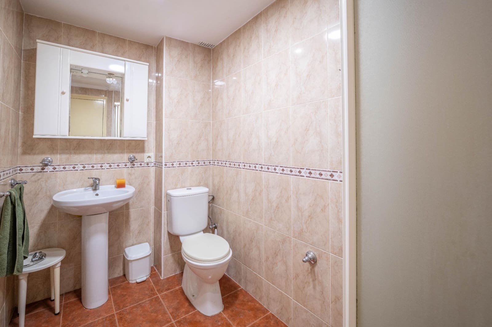 Piso de 3 habitaciones en Granada ciudad en venta - 215.000 € (Ref: 9462060)