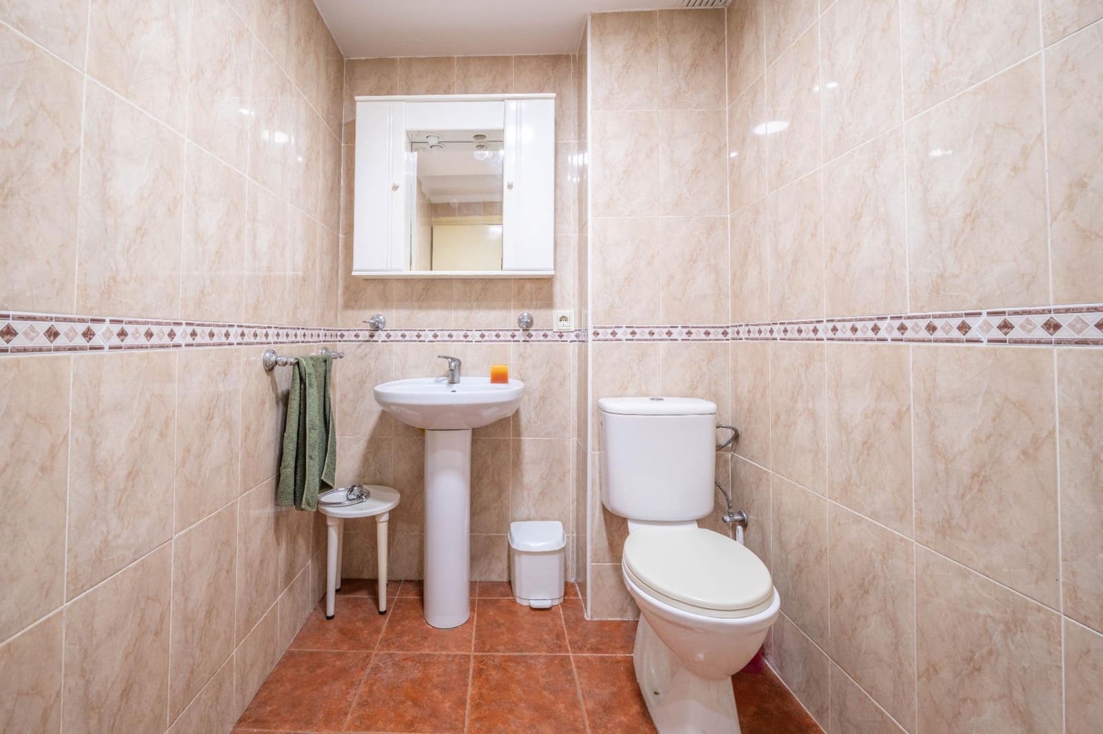 Piso de 3 habitaciones en Granada ciudad en venta - 215.000 € (Ref: 9462060)