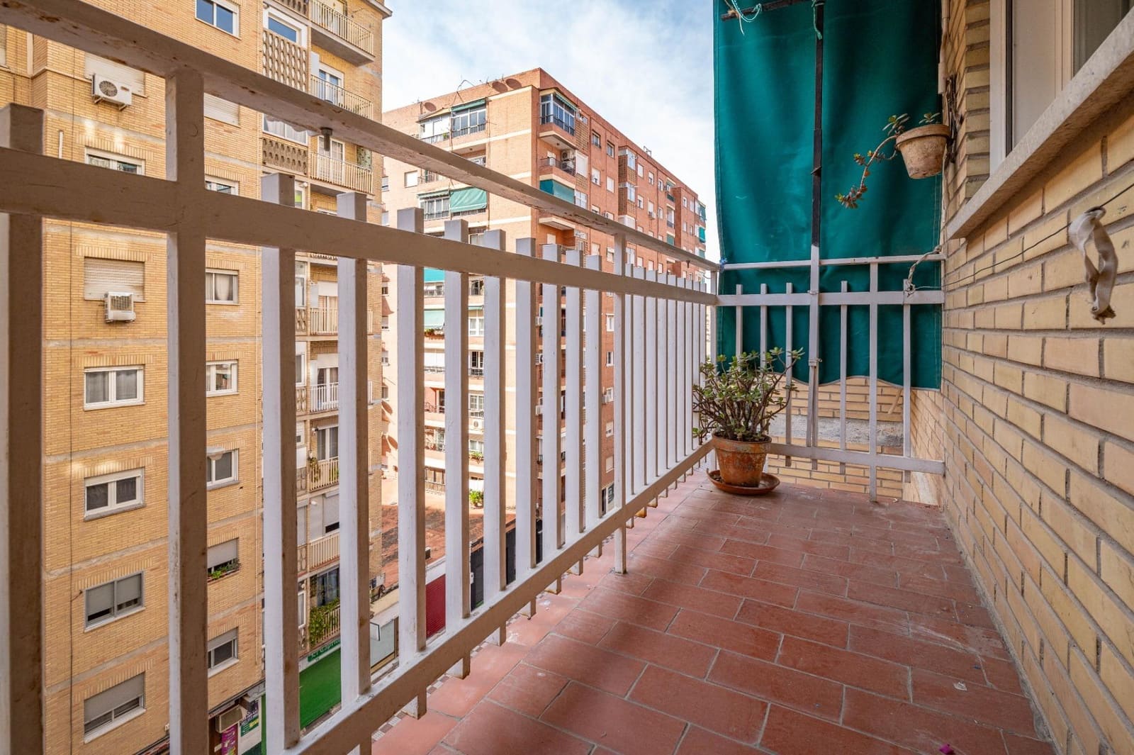 Piso de 3 habitaciones en Granada ciudad en venta - 215.000 € (Ref: 9462060)