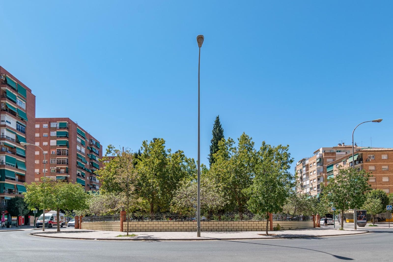 Piso de 3 habitaciones en Granada ciudad en venta - 215.000 € (Ref: 9462060)