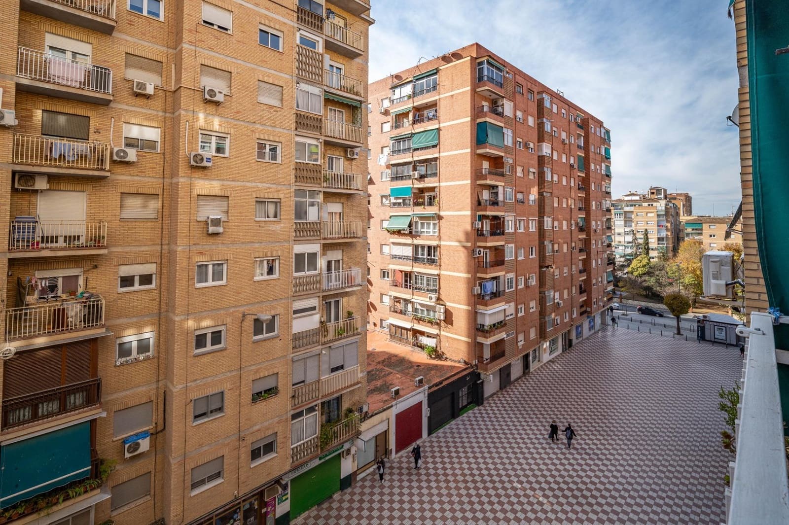 Piso de 3 habitaciones en Granada ciudad en venta - 215.000 € (Ref: 9462060)
