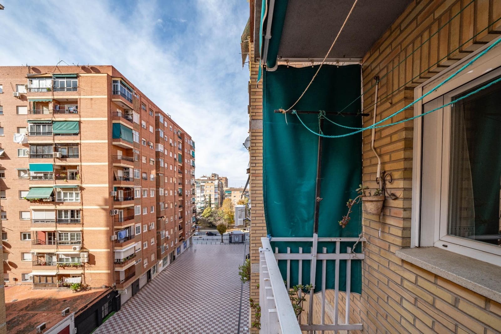 Piso de 3 habitaciones en Granada ciudad en venta - 215.000 € (Ref: 9462060)