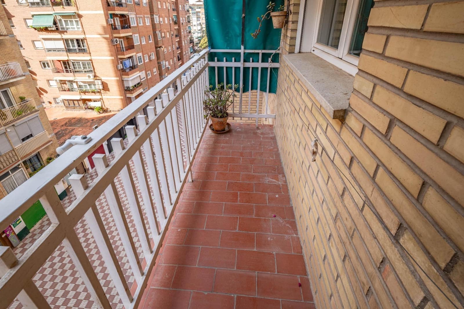 Piso de 3 habitaciones en Granada ciudad en venta - 215.000 € (Ref: 9462060)