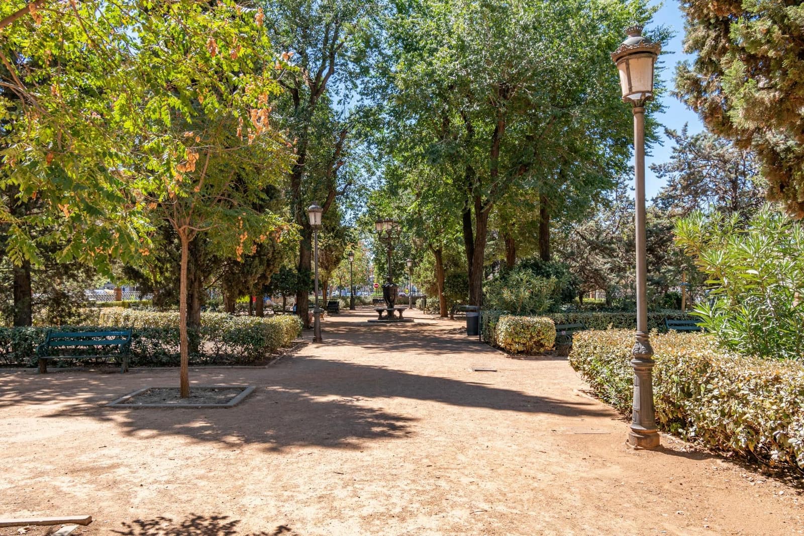 Piso de 3 habitaciones en Granada ciudad en venta - 215.000 € (Ref: 9462060)