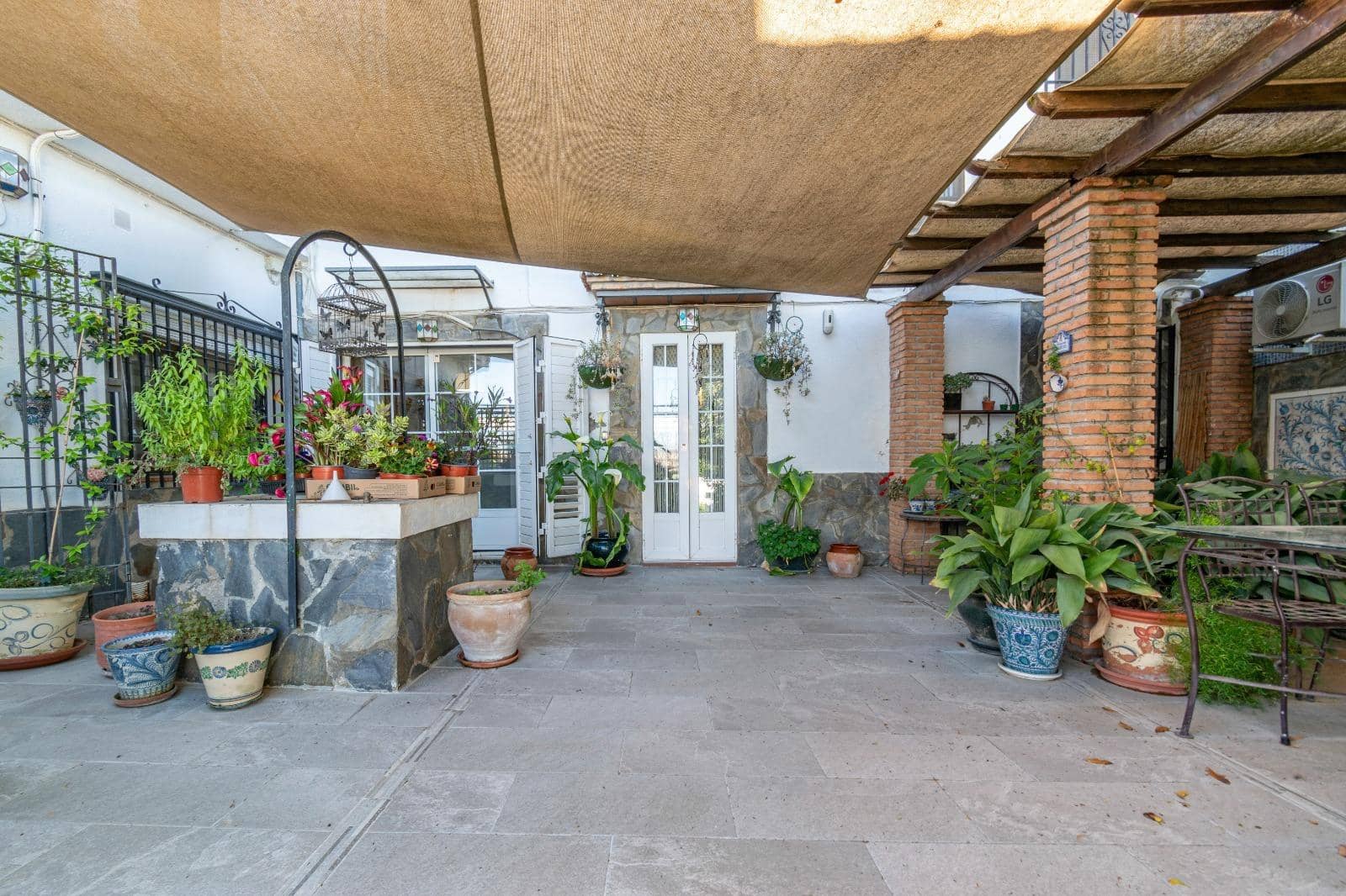 5 Zimmer Villa zu verkaufen in Granada Stadt mit Pool - 350.000 € (Ref: 9462573)