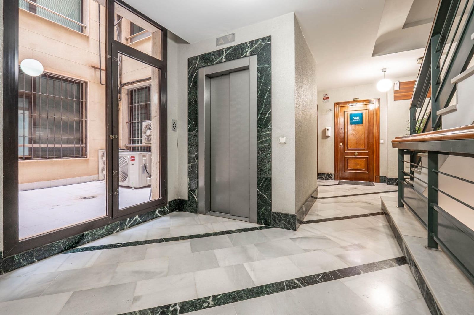 Kontor til salgs i El Ejido - € 54 000 (Ref: 9472950)