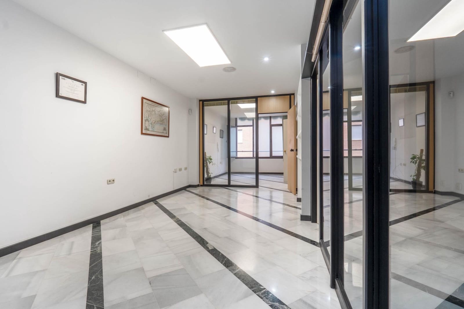 Kontor til salgs i El Ejido - € 54 000 (Ref: 9472950)