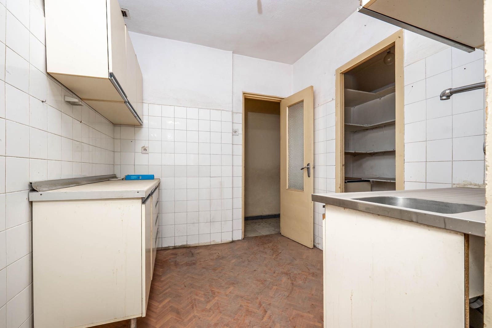 Piso de 4 habitaciones en Granada ciudad en venta - 135.000 € (Ref: 9474178)