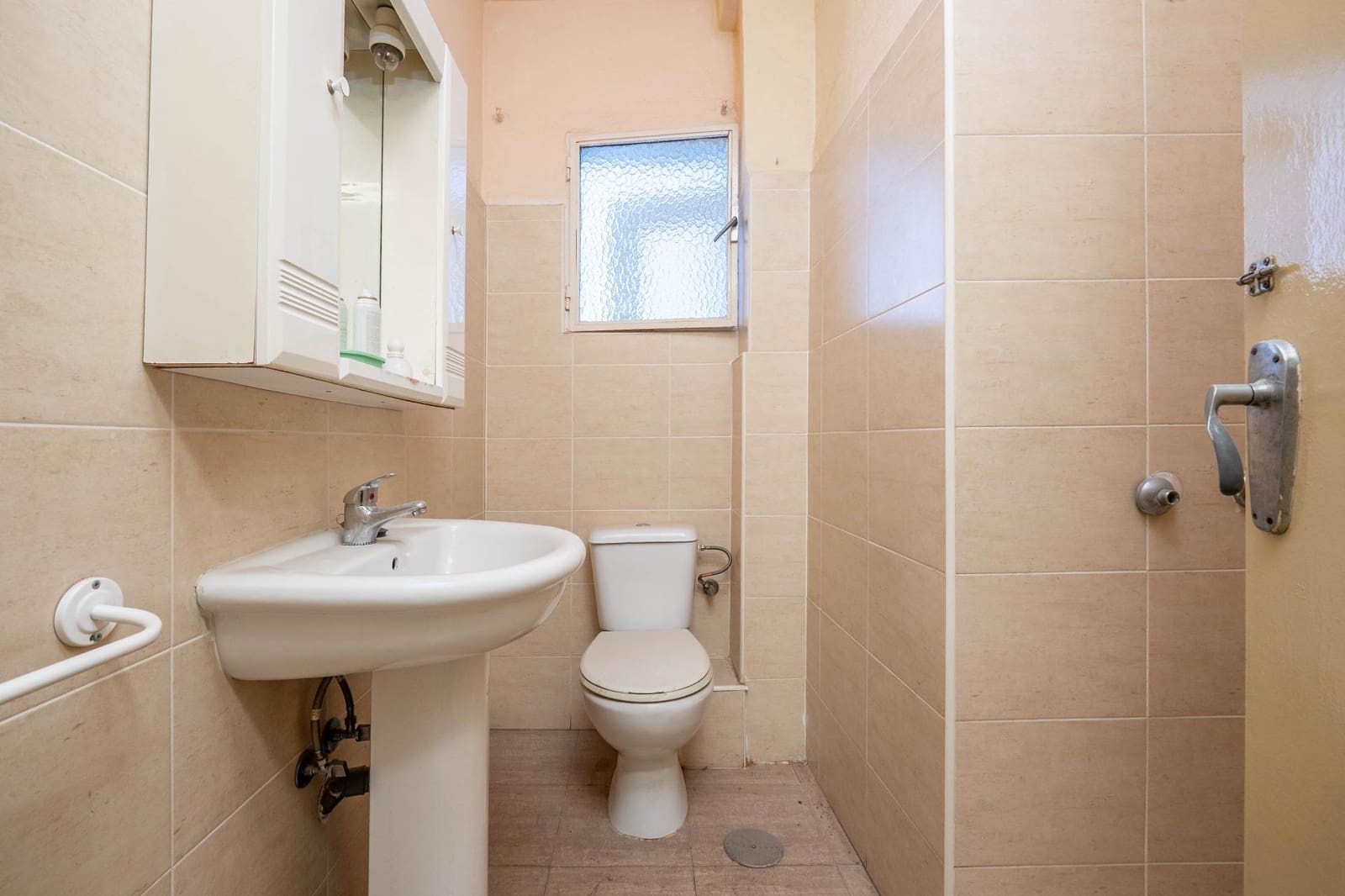 Piso de 4 habitaciones en Granada ciudad en venta - 135.000 € (Ref: 9474178)