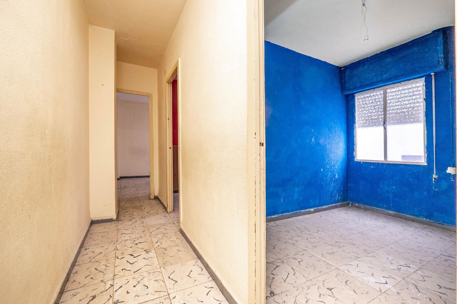 Piso de 4 habitaciones en Granada ciudad en venta - 135.000 € (Ref: 9474178)