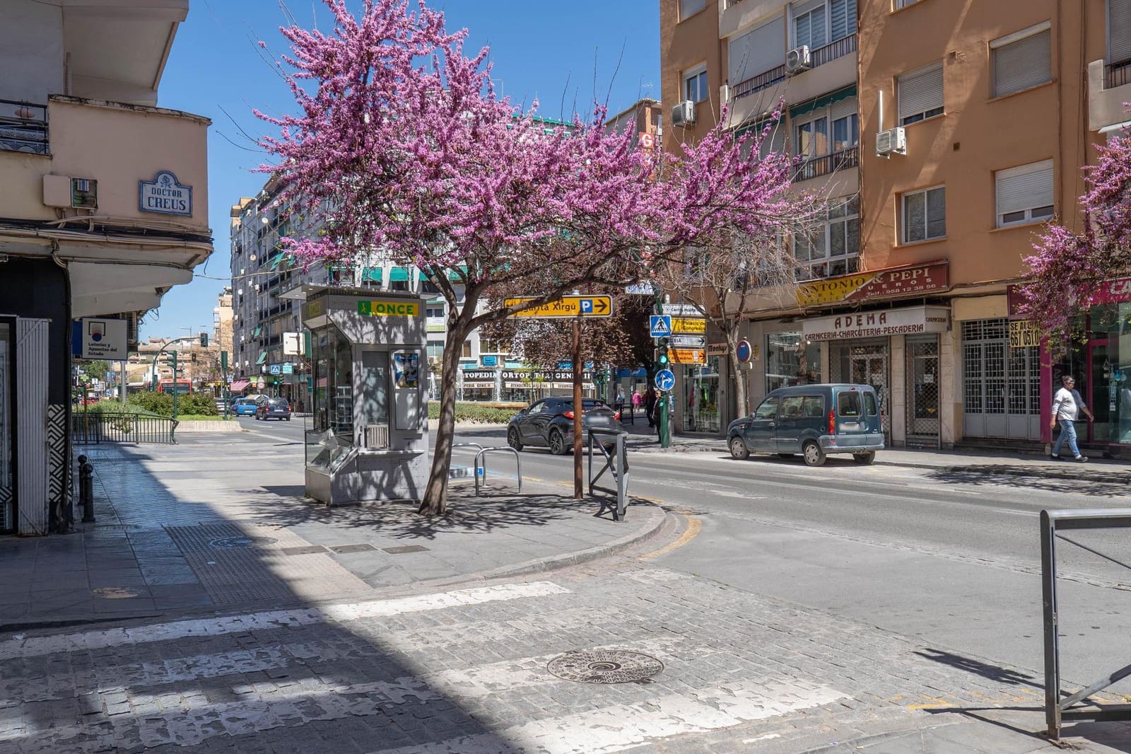 Piso de 4 habitaciones en Granada ciudad en venta - 135.000 € (Ref: 9474178)