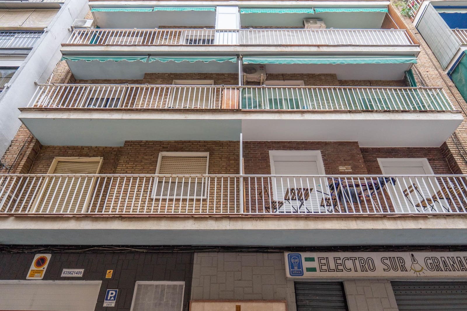 Piso de 4 habitaciones en Granada ciudad en venta - 135.000 € (Ref: 9474178)