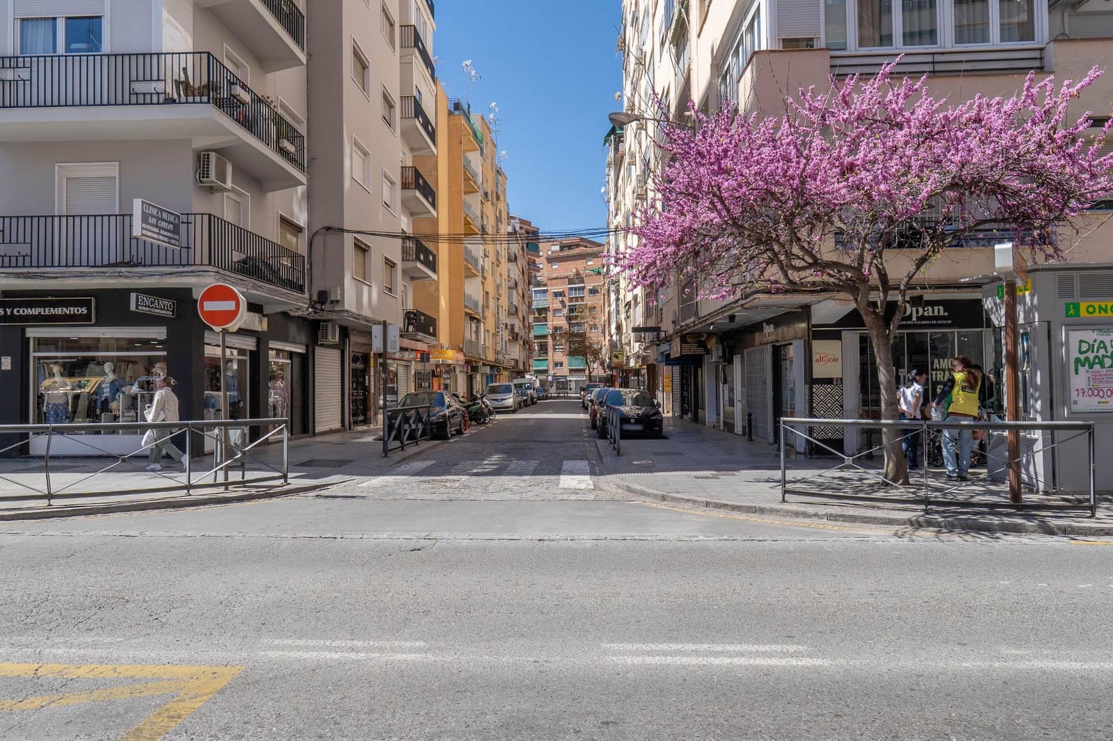 Piso de 4 habitaciones en Granada ciudad en venta - 135.000 € (Ref: 9474178)