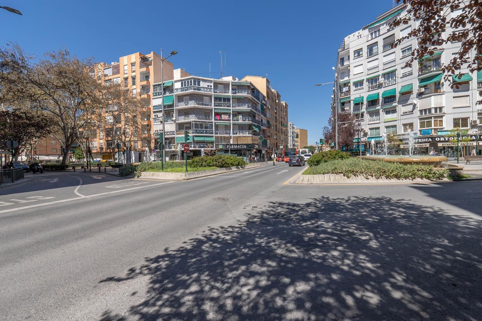 Piso de 4 habitaciones en Granada ciudad en venta - 135.000 € (Ref: 9474178)