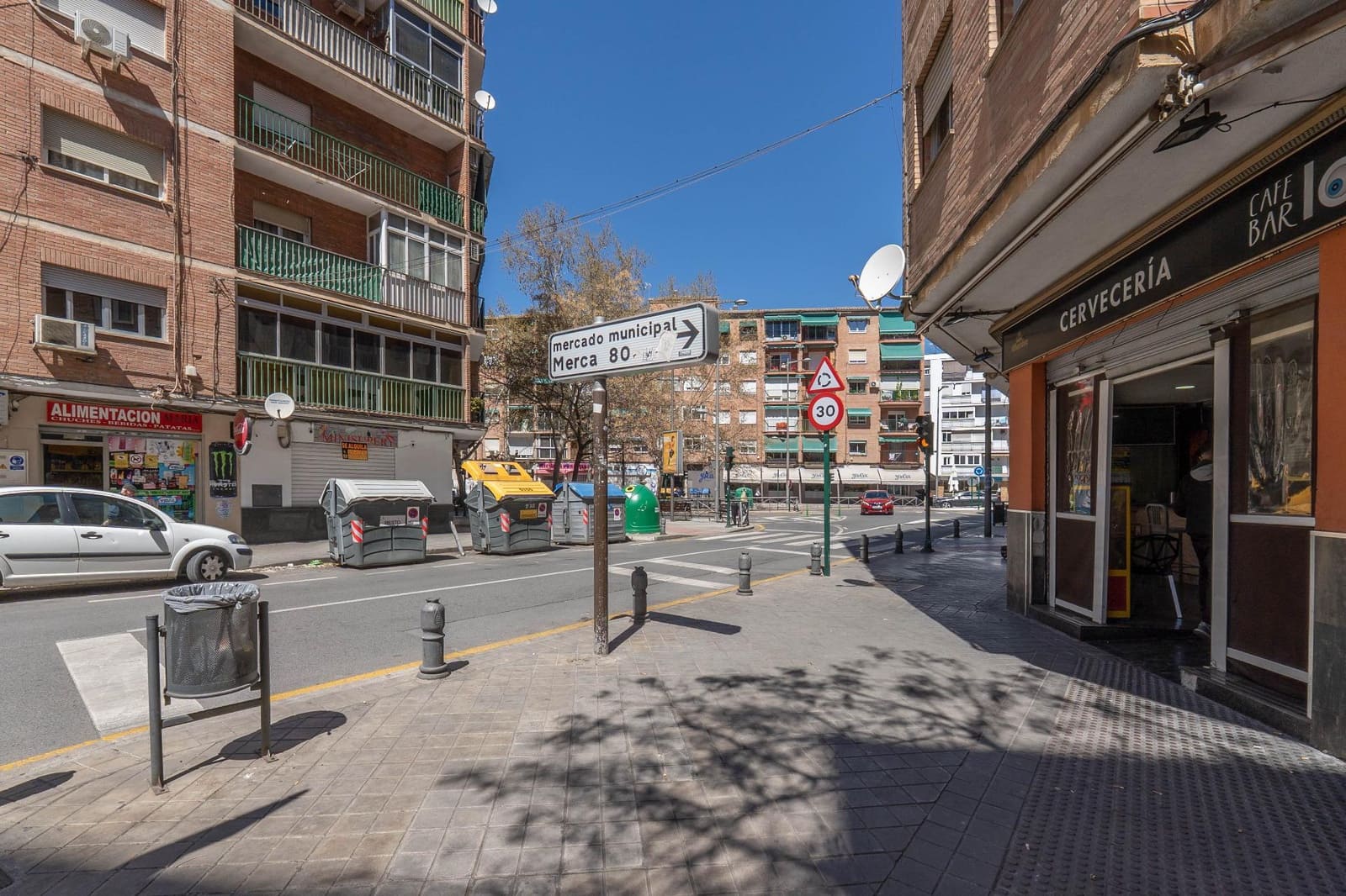 Piso de 4 habitaciones en Granada ciudad en venta - 135.000 € (Ref: 9474178)