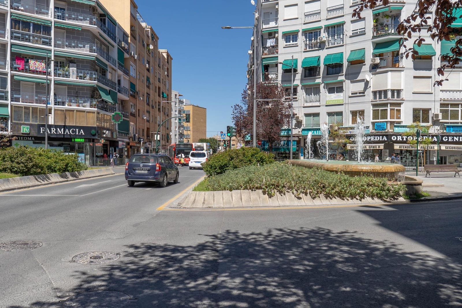 Piso de 4 habitaciones en Granada ciudad en venta - 135.000 € (Ref: 9474178)