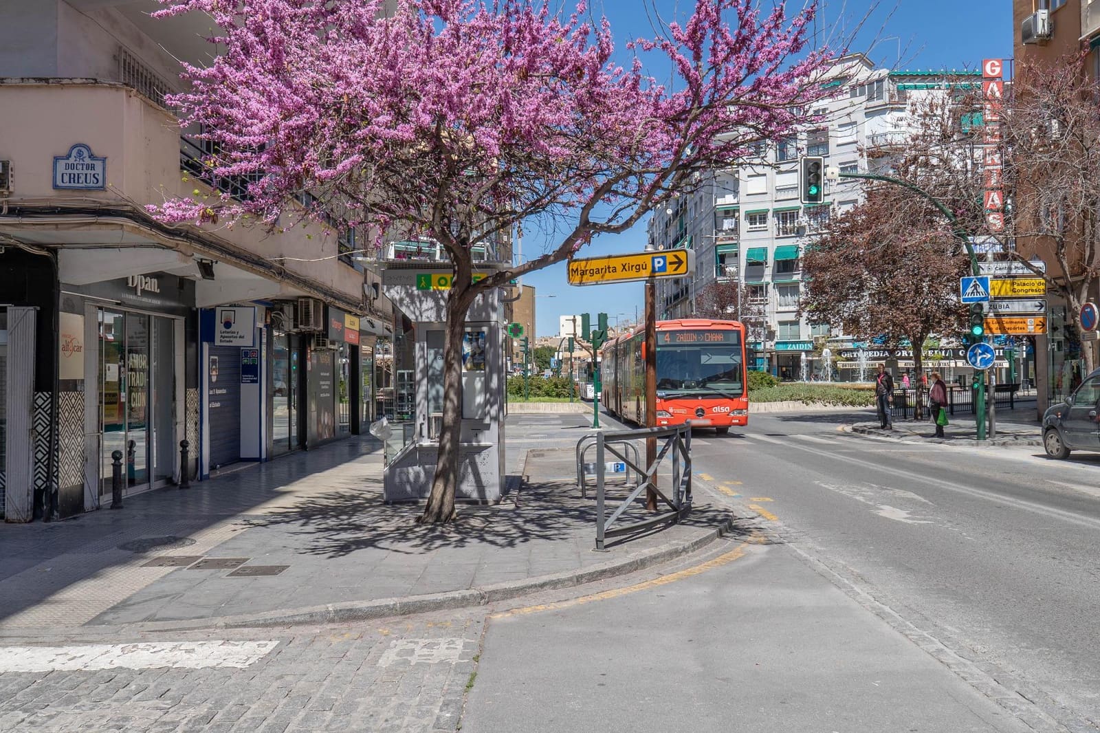 Piso de 4 habitaciones en Granada ciudad en venta - 135.000 € (Ref: 9474178)