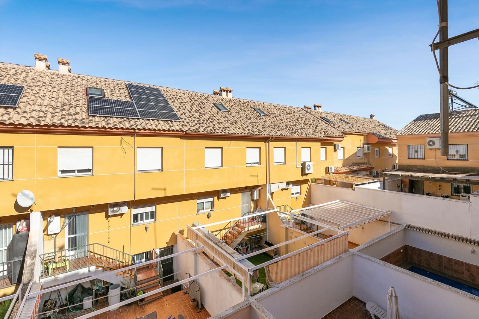 3 Zimmer Reihenhaus zu verkaufen in Churriana de la Vega mit Garage - 289.000 € (Ref: 9474179)