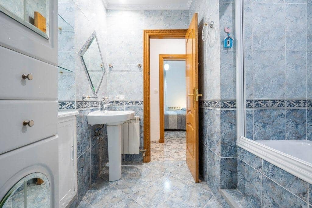 3 soveværelse Lejlighed til salg i Granada by - € 290.000 (Ref: 9491304)