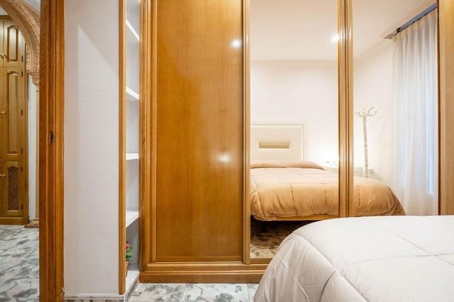 3 soveværelse Lejlighed til salg i Centro, Granada by - € 290.000 (Ref: 9491304)