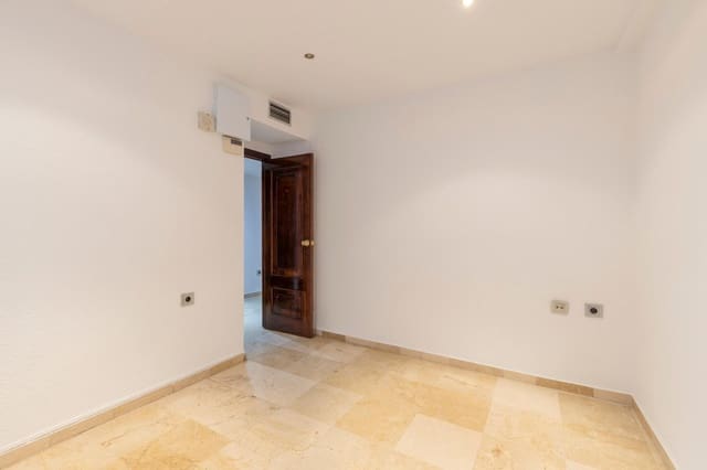 3 makuuhuone Toimisto myytävänä paikassa Centro, Granada kaupunki - 290 000 € (Ref: 9494597)