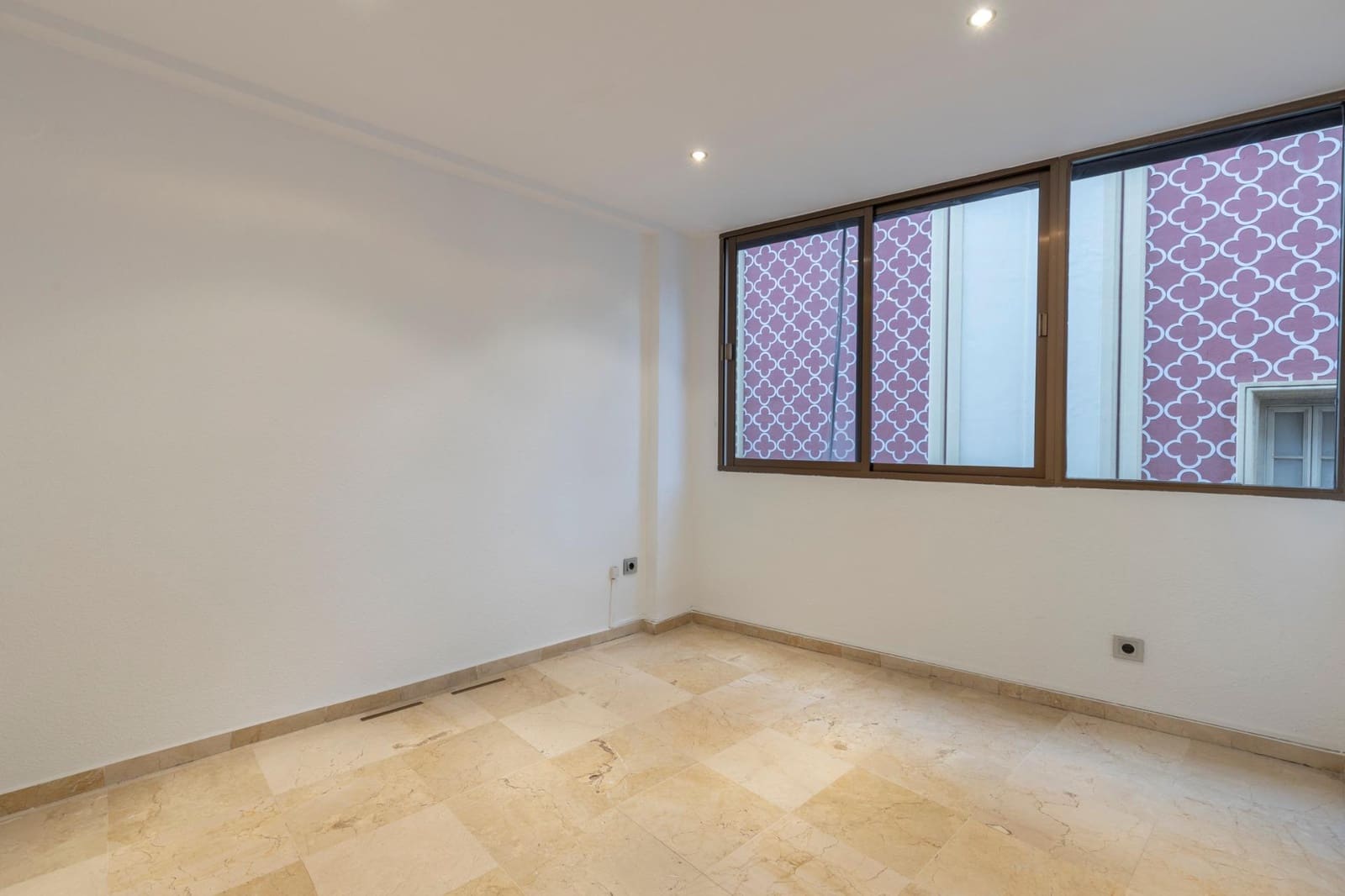 3 bedroom Office for sale in Granada city - € 290,000 (Ref: 9494597)