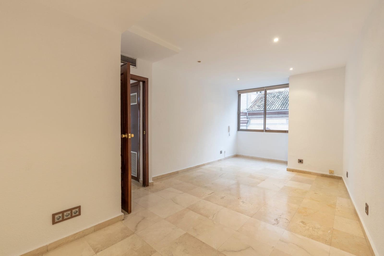 3 bedroom Office for sale in Granada city - € 290,000 (Ref: 9494597)