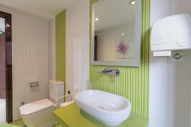 3 makuuhuone Toimisto myytävänä paikassa Centro, Granada kaupunki - 290 000 € (Ref: 9494597)