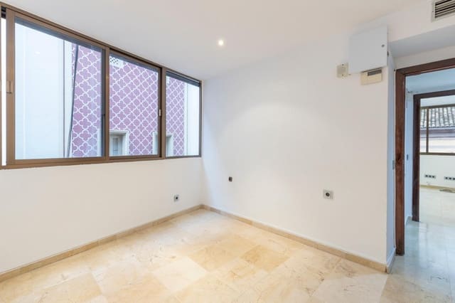 3 makuuhuone Toimisto myytävänä paikassa Centro, Granada kaupunki - 290 000 € (Ref: 9494597)