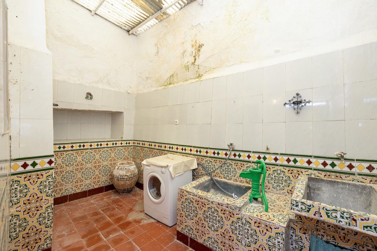 5 bedroom Townhouse for sale in El Pinar - € 84,900 (Ref: 9494599)