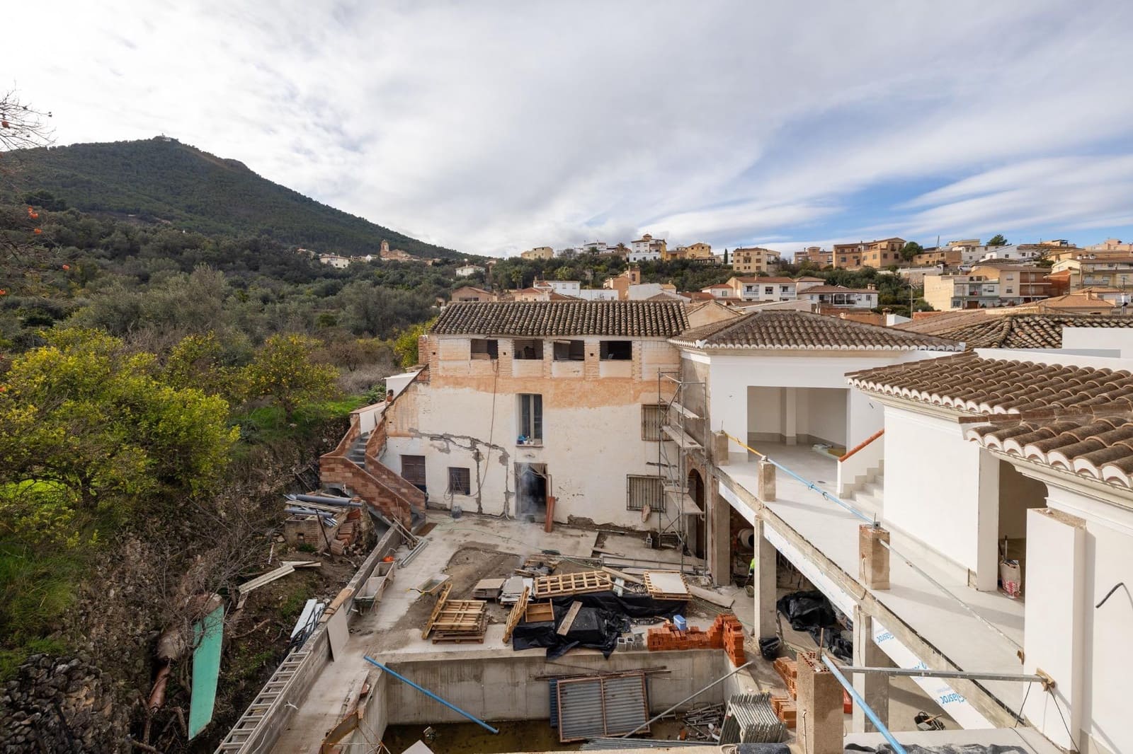 5 bedroom Townhouse for sale in El Pinar - € 84,900 (Ref: 9494599)