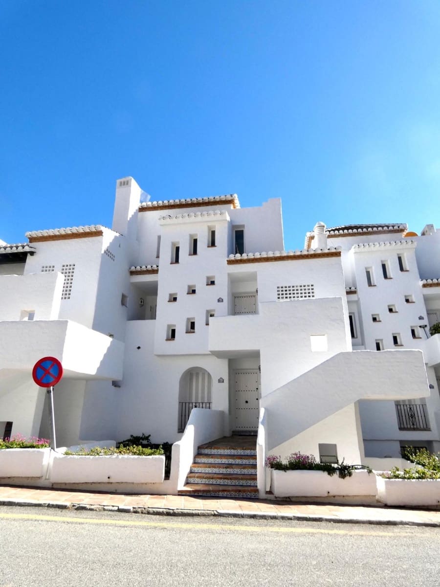 2 bedroom Flat for sale in La Herradura - € 385,000 (Ref: 9497167)