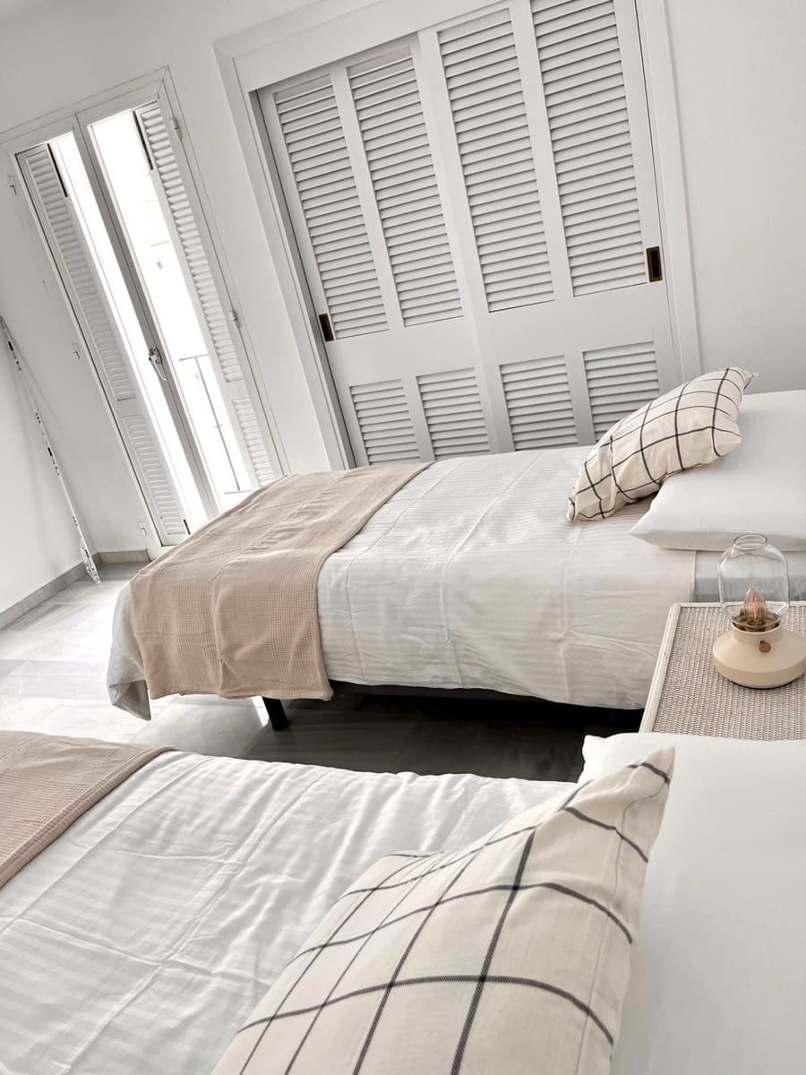 2 bedroom Flat for sale in La Herradura - € 385,000 (Ref: 9497167)