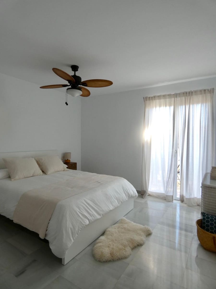 2 bedroom Flat for sale in La Herradura - € 385,000 (Ref: 9497167)