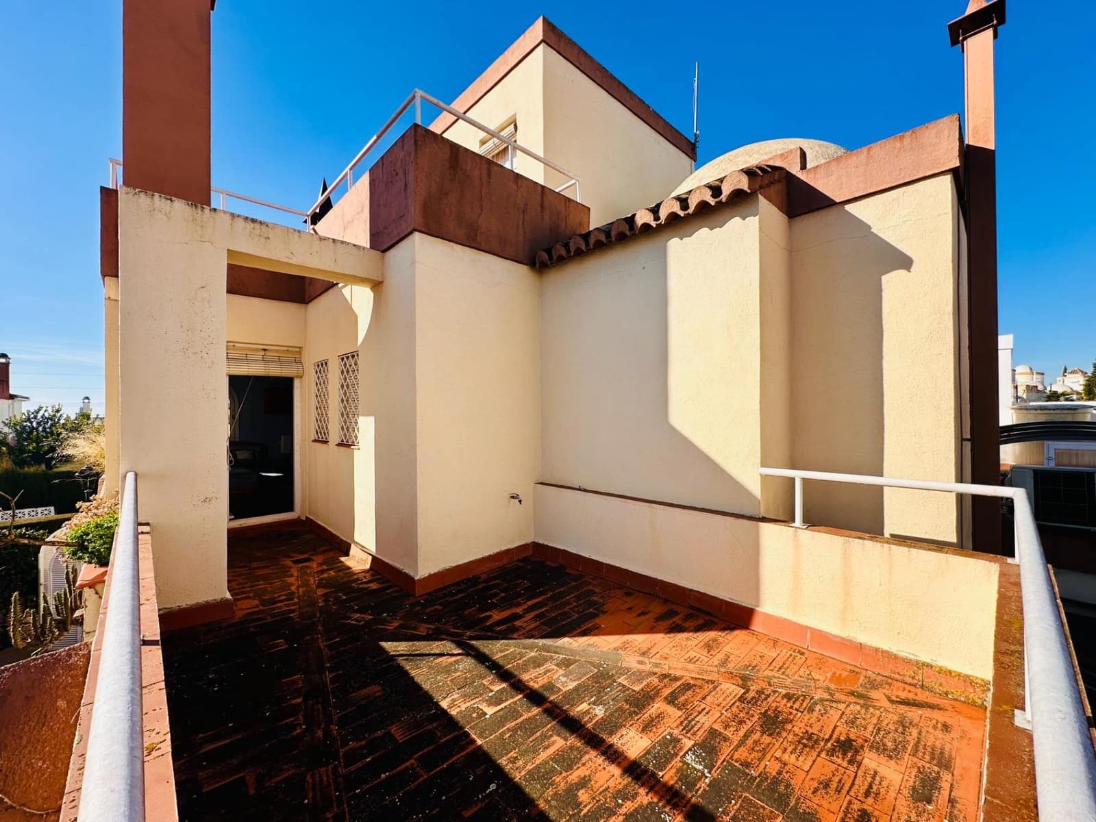 4 bedroom Villa for sale in Albolote with pool garage - € 350,000 (Ref: 9504256)