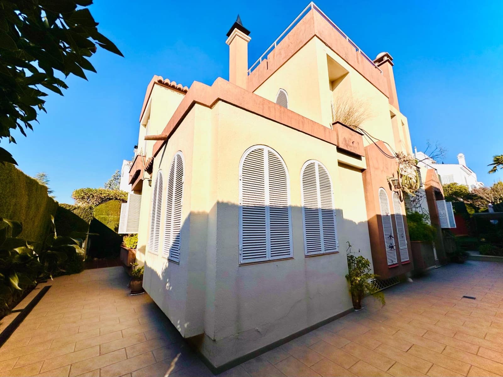 4 bedroom Villa for sale in Albolote with pool garage - € 350,000 (Ref: 9504256)