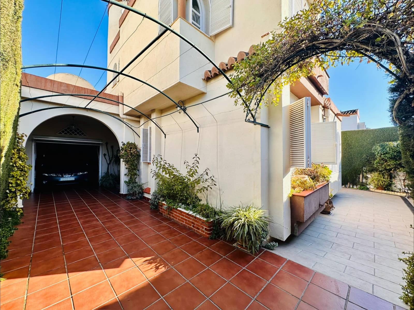 4 bedroom Villa for sale in Albolote with pool garage - € 350,000 (Ref: 9504256)