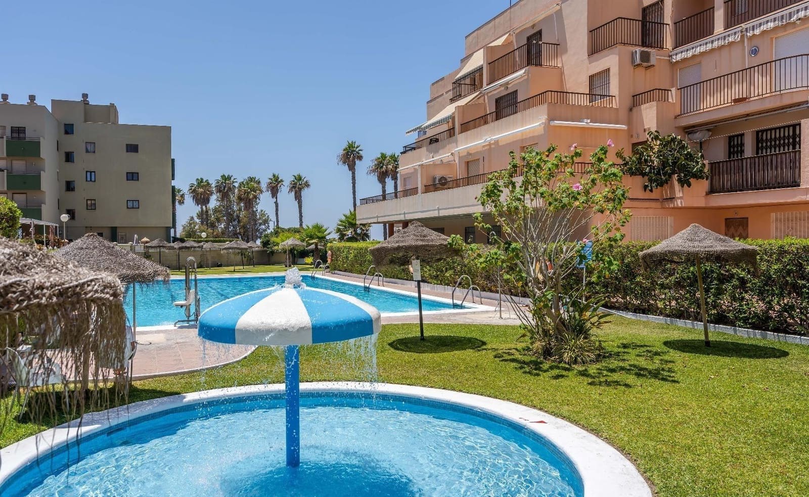2 bedroom Flat for sale in Salobrena with pool garage - € 259,000 (Ref: 9513388)