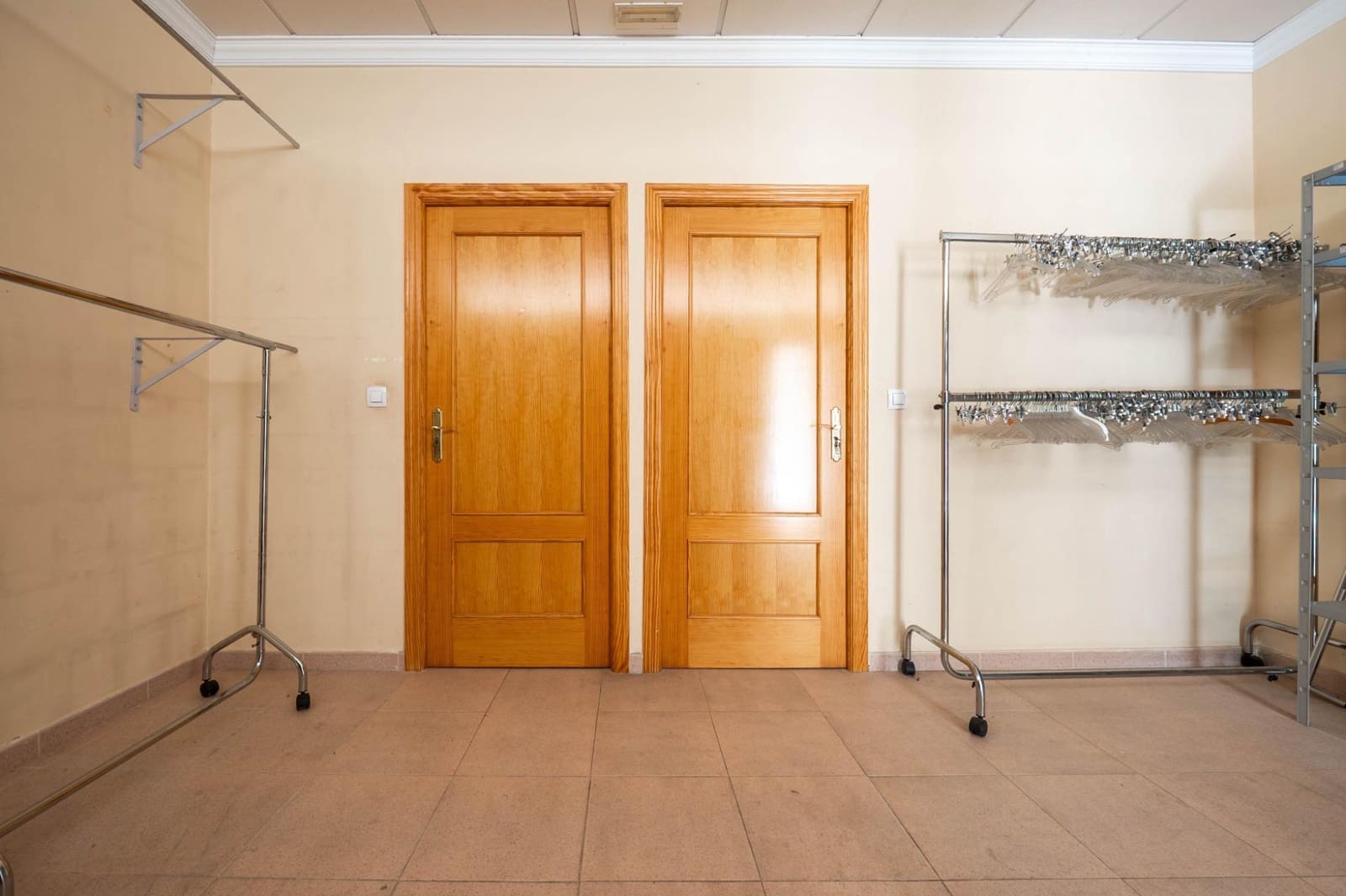 Gewerbe zu verkaufen in Armilla - 119.900 € (Ref: 9518887)