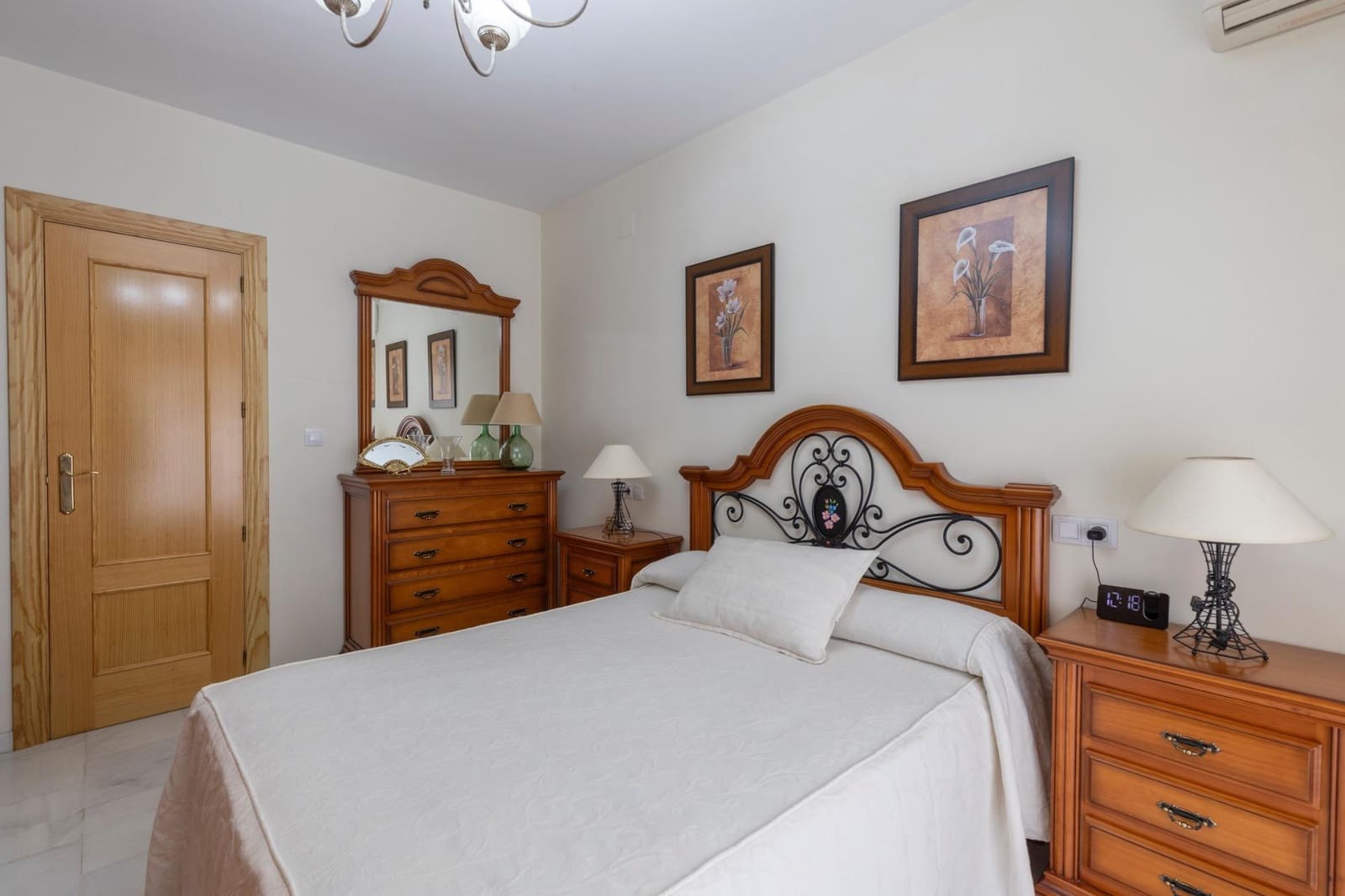 3 slaapkamer Halfvrijstaande villa te koop in Belicena met garage - € 239.900 (Ref: 9518888)